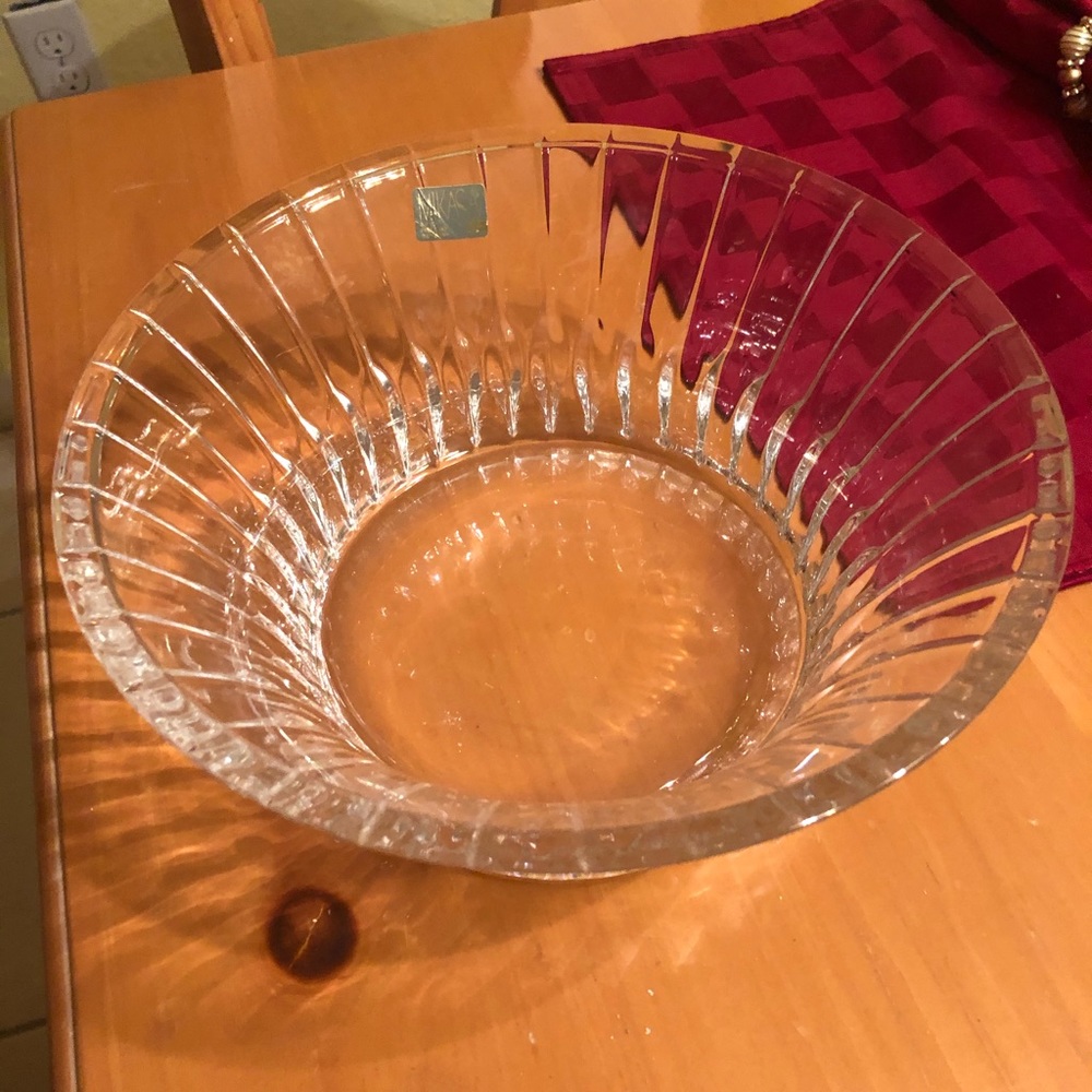 NWOB mikasa bowl.  Glass fruit NOT included